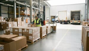 La logistique aval de l’usine à la livraison client
